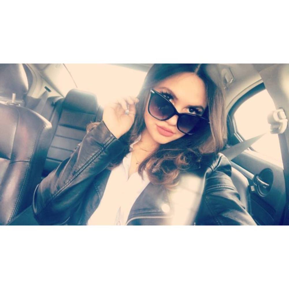 Meet your Posher, Alexia